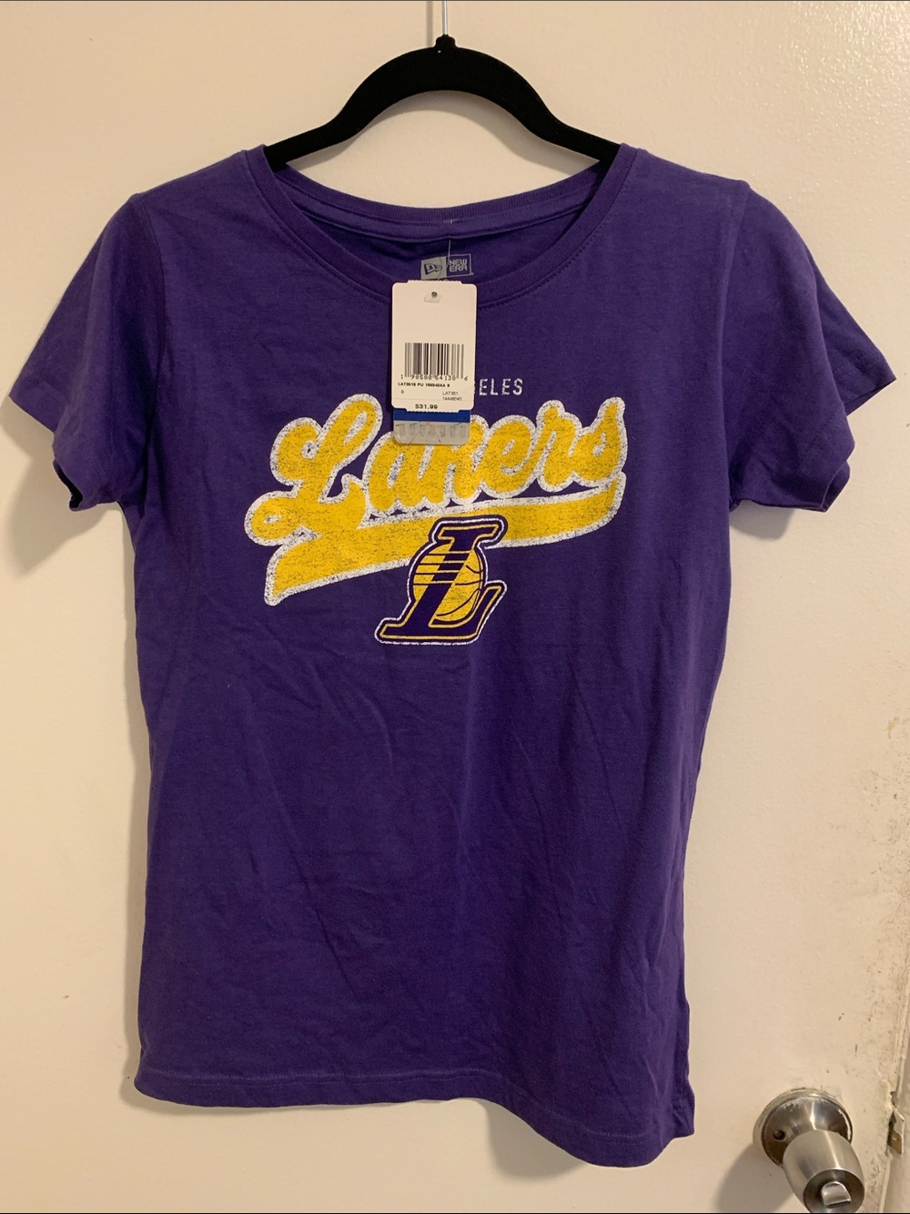 New Era Women’s Los Angeles lakers basketball tee! NWT
